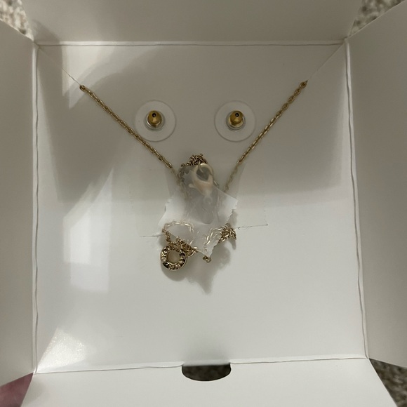 Never worn, horse show necklace with matching earrings - Picture 2 of 2